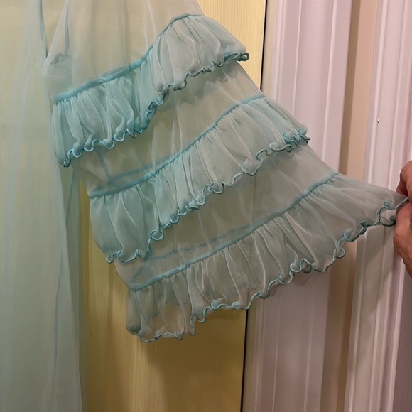 Jenelle of California Vintage ruffle sleeve Penoir topper - Picture 4 of 9